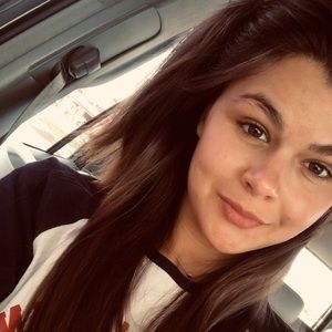 Meet your Posher, Caitlin